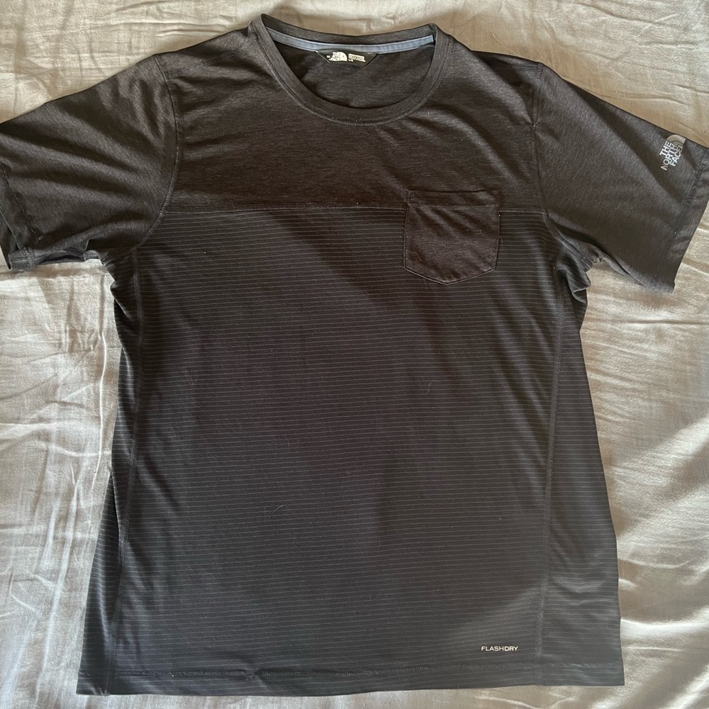 The North Face Men's Flashdry Athletic Shirt-Large black striped with pocket